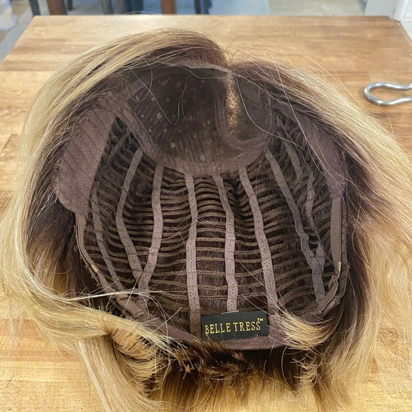 Stylish Blonde Bob Wig - Picture 8 of 14